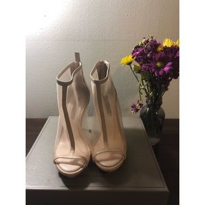 BCBGMaxAzria size 8 heels
